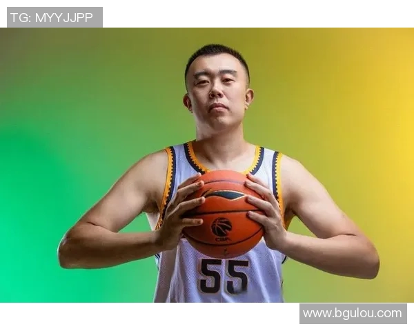 韩德君：从篮球新星到球队核心的成长之路与辉煌成就